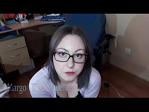 ❤️ Ang Sexy na Babae na may Salamin ay Sumipsip ng Dildo sa Camera ️ Just porn sa amin ﹏