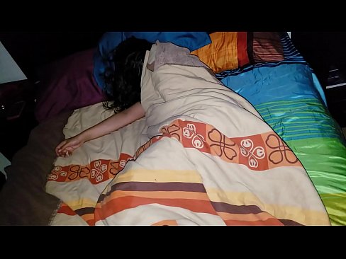 ❤️ Pinupunasan ng stepson ang kanyang batang madrasta habang natutulog ito. ️ Just porn sa amin ﹏